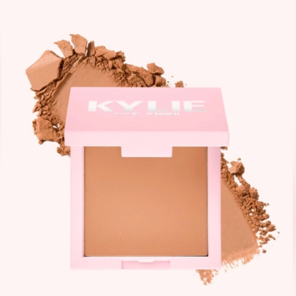 Kylie Cosmetics
Pressed Bronzing Powder (100 Khaki)